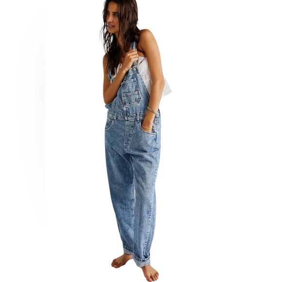NWT FP We The Free Bibs. Ziggy Denim Overall Straight Leg. Sz. M - Picture 1 of 16